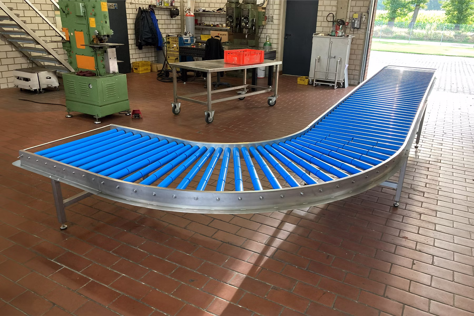 Fördertechnik und Bandlösungen aus Edelstahl